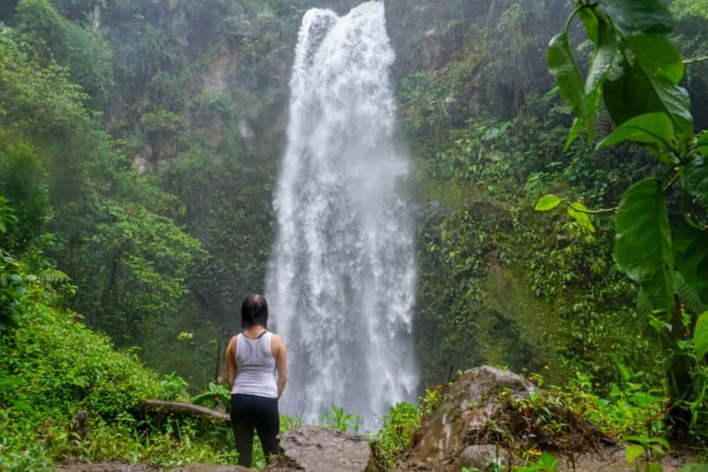 Senderismo en The Lost Waterfalls durante el día 1 del itinerario
